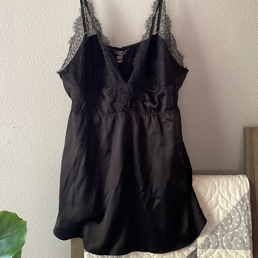 Victoria’s Secret Satin Cami XL